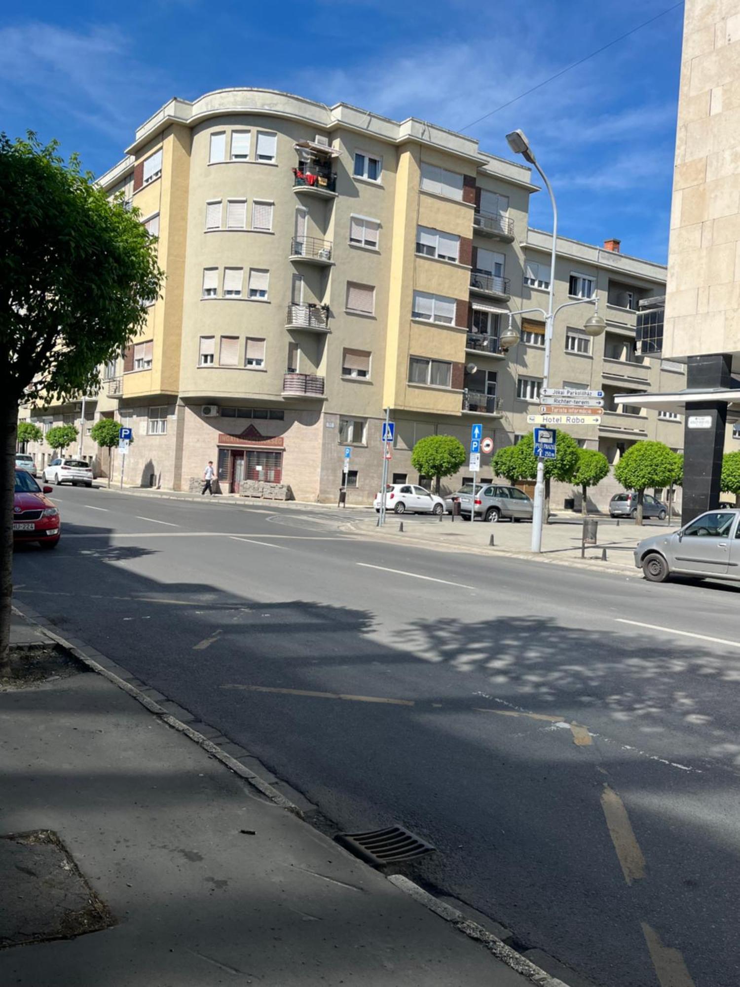 Moonlight Apartment Gyor Exterior photo