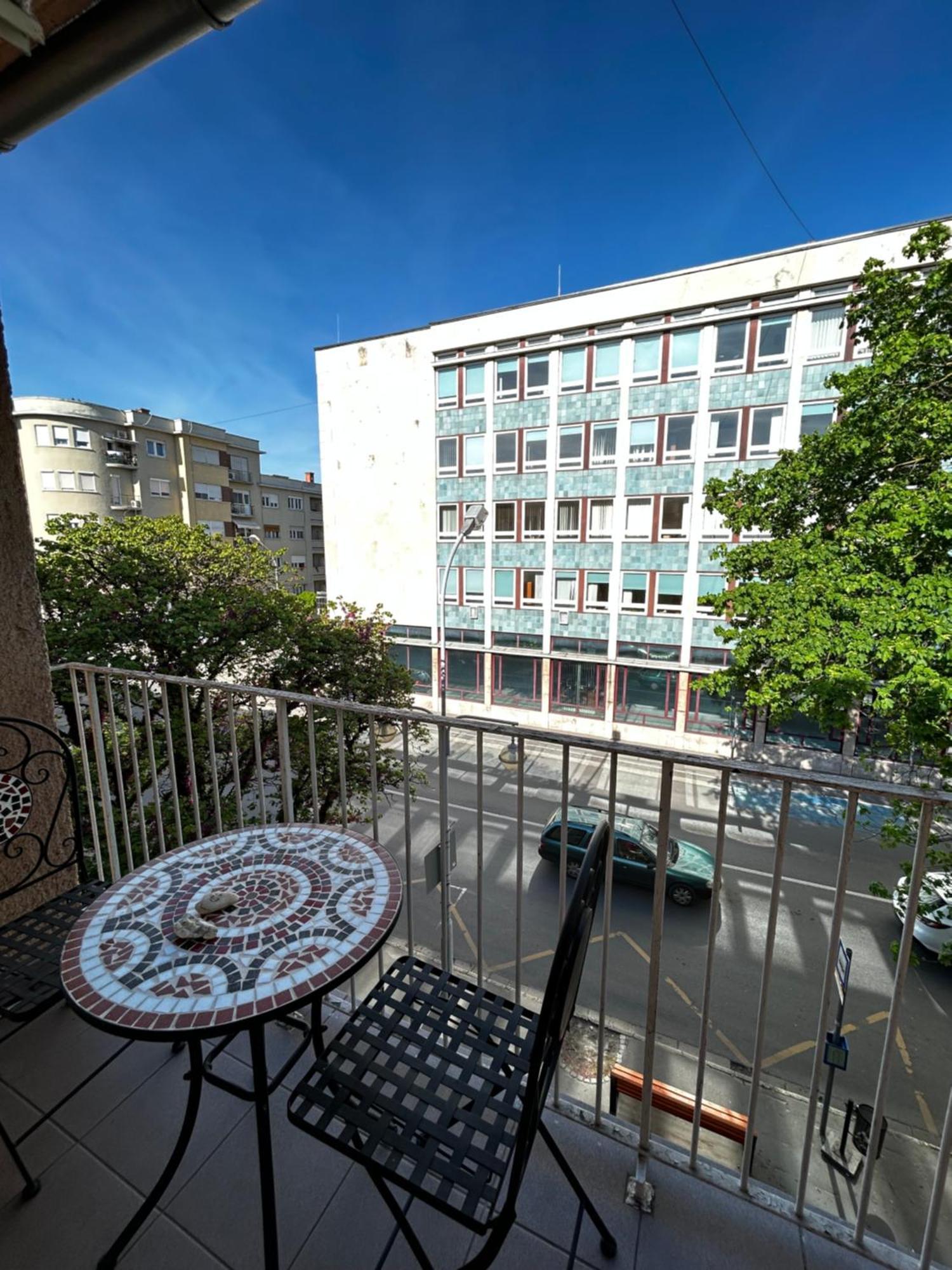 Moonlight Apartment Gyor Exterior photo